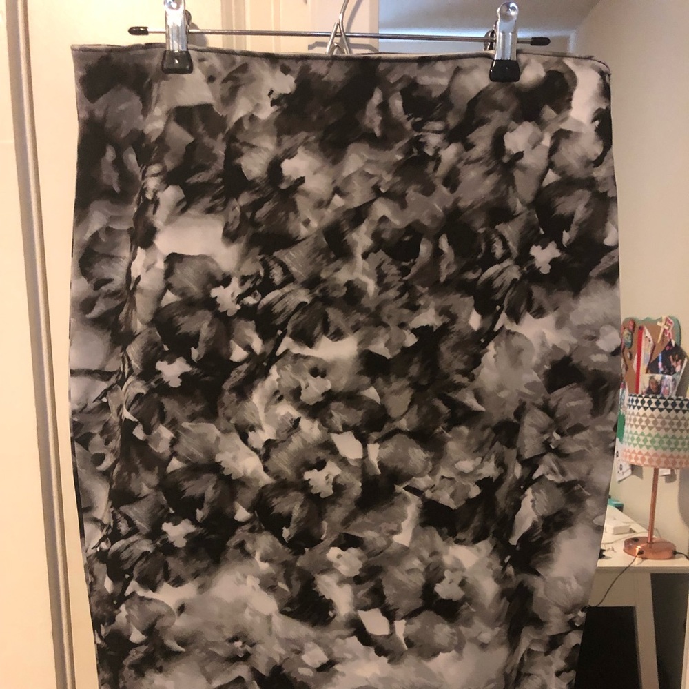Monochrome skirt